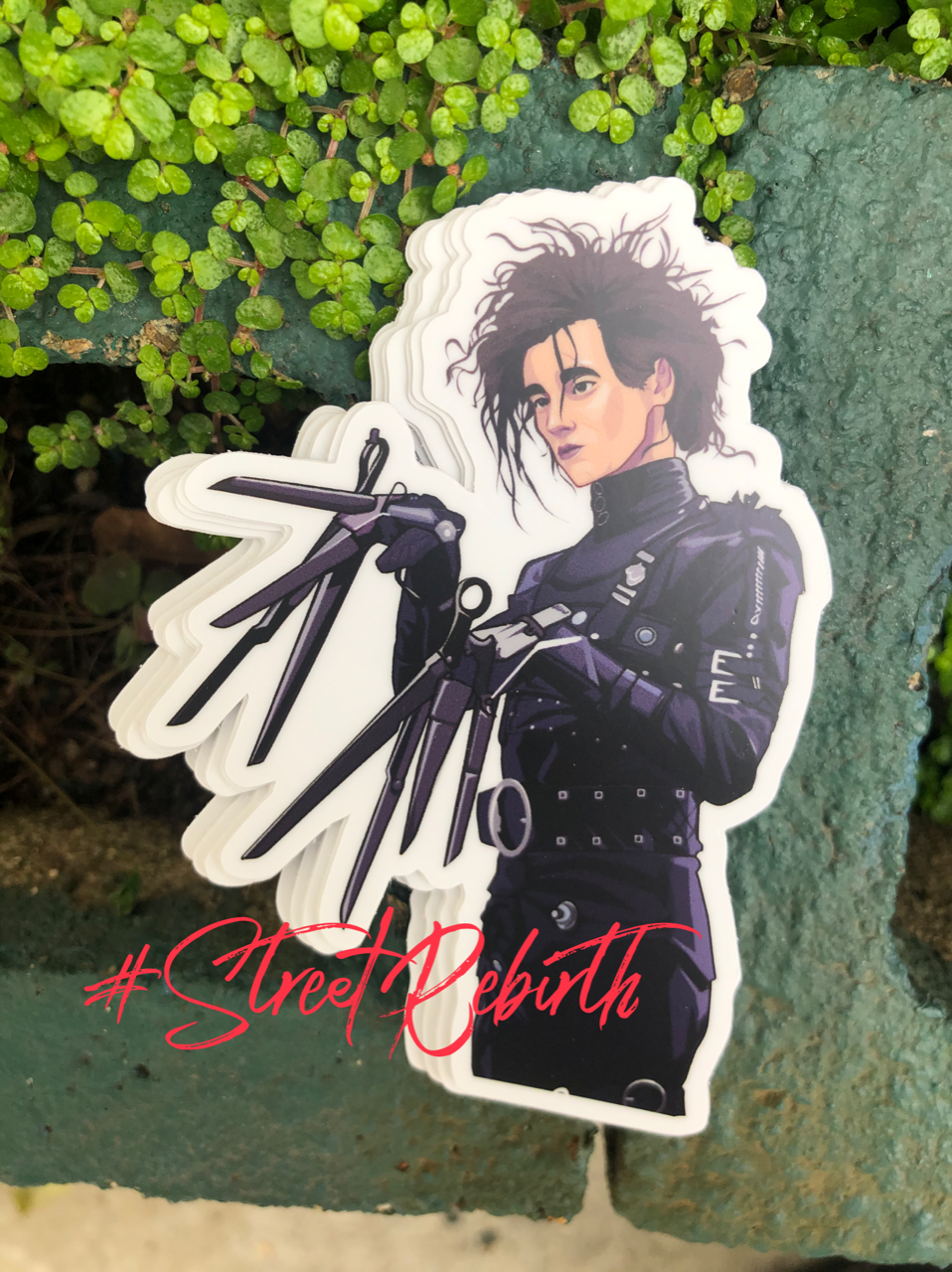 Edward Scissorhands Vinyl Sticker – A Whimsical Tribute to Timeless Creativity and Melancholy